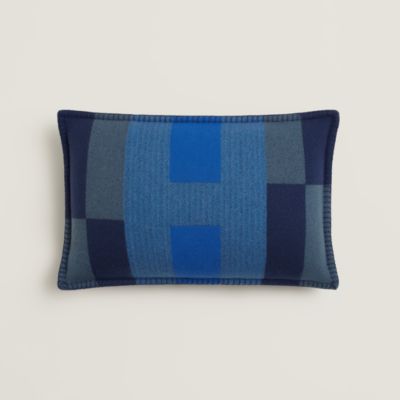 ホームテキスタイル：プレード、クッション、カシミヤ | Hermès